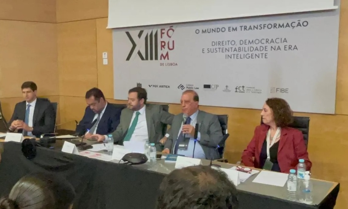 Capa da notícia: "Ministro Augusto Nardes destaca la gobernanza en las ciudades inteligentes en el Foro de Lisboa"