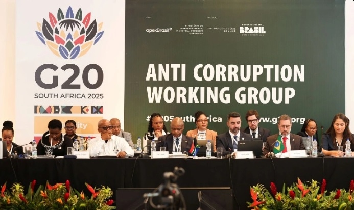 Capa da notícia: "TCU presenta buenas prácticas sobre integridad en compras públicas en reunión del G20"