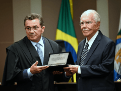 Capa da notícia: "Em sessão solene, TCU relembra os 40 anos da redemocratização do Brasil"