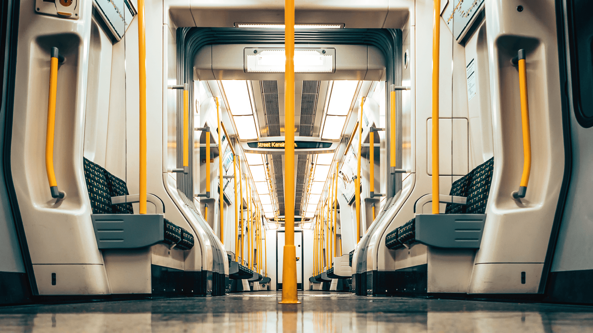 imagem interna do metro