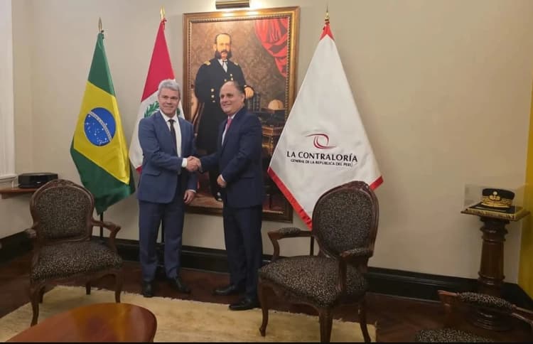 Ministro Suplente Weder de Oliveira representa al TCU en la Conferencia Regional CReCER 2025 en Perú