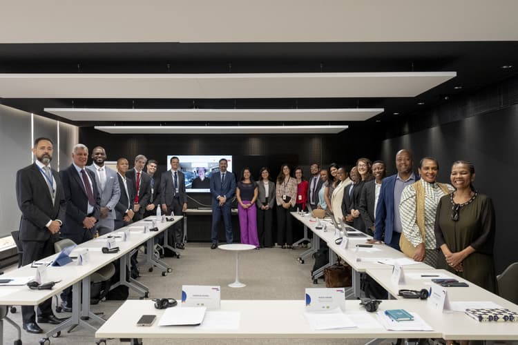 El TCU presenta innovaciones tecnológicas a la delegación sudafricana