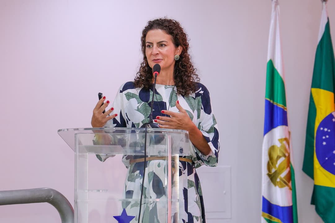 renata carvalho
