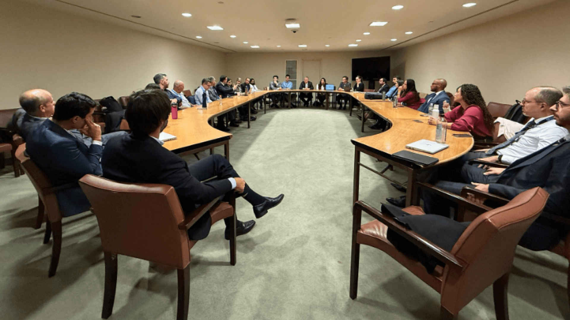 foto ampla da reunião