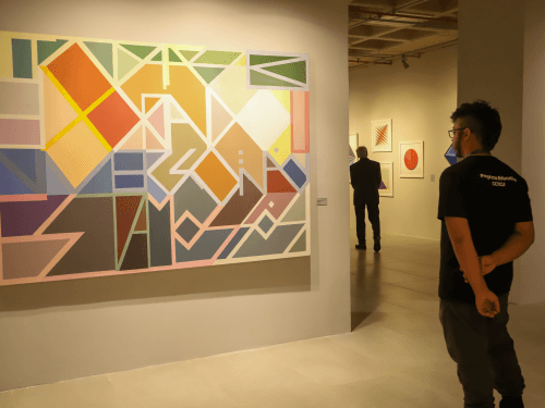 Capa da notícia: "Centro Cultural TCU inaugura exposição "Entre linhas e formas: a arte e o design no Brasil""