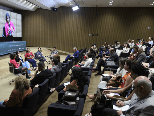 Capa da notícia: "Maratona de linguagem simples debate como o poder público pode escrever de forma mais clara para os cidadãos"