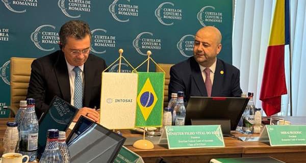 Reuniao com o presidente e conselheiros da Corte de Contas romena 1 a.jpg