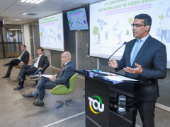 Capa da notícia: "Instituições públicas apresentam iniciativas de consumo consciente em conferência sobre sustentabilidade"