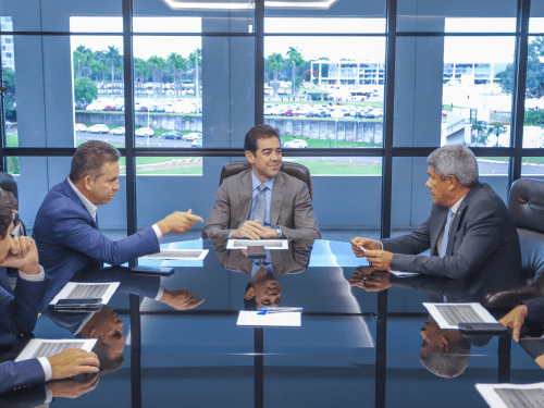 Capa da notícia: "Presidente do TCU recebe governadores da Bahia e de Mato Grosso"