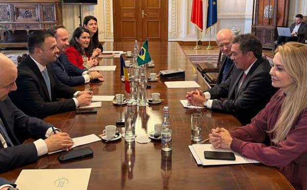 Encontro com o vice-presidente da Camara dos Deputados_ Daniel Suciu 1 a.jpg