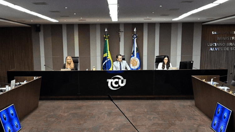 Sessões presenciais, com transmissão ao vivo
