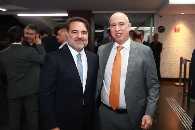 El ministro Jorge Oliveira lanza libros
